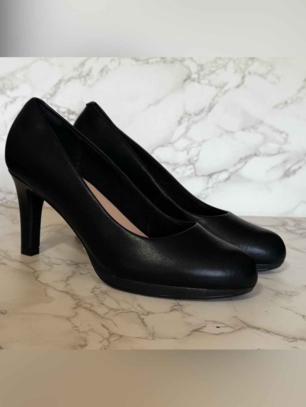 Clarks Adriel Viola Black Leather Pumps – Women’s 8.5 Wide